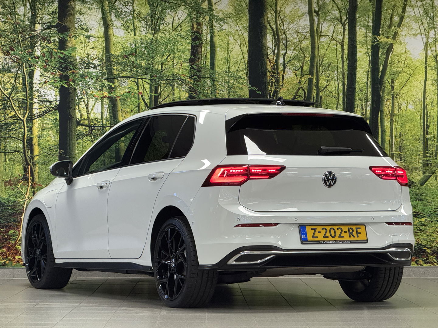 Volkswagen Golf 1.4 eHybrid GTE | Panoramadak | HUD | IQ-Light | Sfeerverlichting | Apple Carplay | Android Auto | Parkeersensoren | Keyless | Dodehoek | Achteruitrijcamera