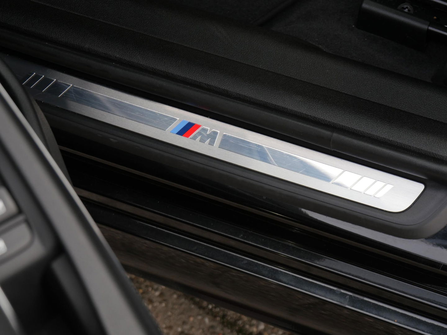 BMW 3 Serie 318i M-SPORT/ SCHUIFDAK/ PARKING PACK/ SHADOW LINE / 19INCH BREEDSET M-SPORT VELGEN