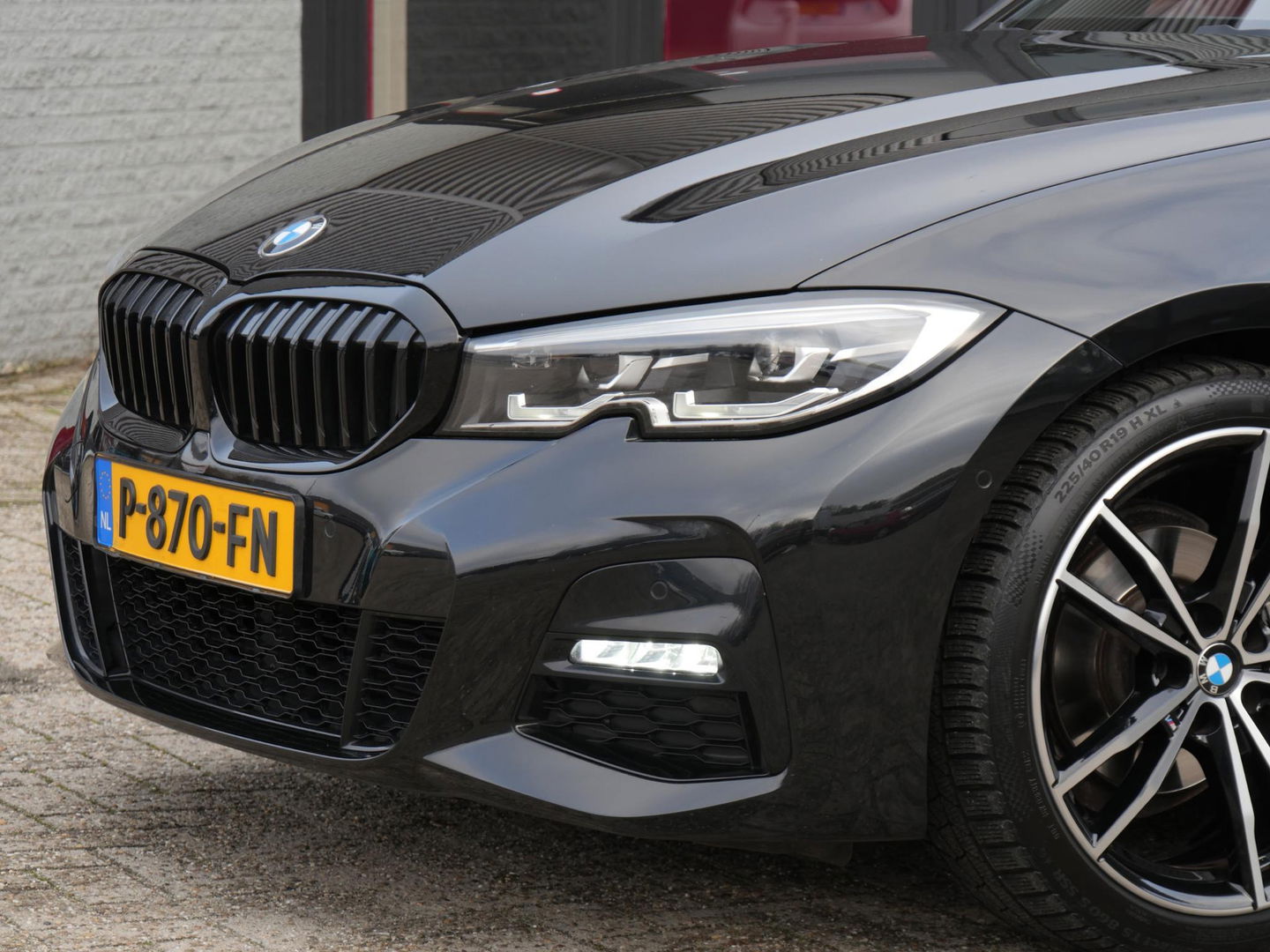 BMW 3 Serie 318i M-SPORT/ SCHUIFDAK/ PARKING PACK/ SHADOW LINE / 19INCH BREEDSET M-SPORT VELGEN