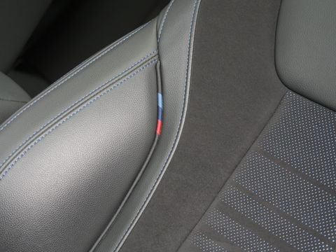 BMW 3 Serie 318i M-SPORT/ SCHUIFDAK/ PARKING PACK/ SHADOW LINE / 19INCH BREEDSET M-SPORT VELGEN