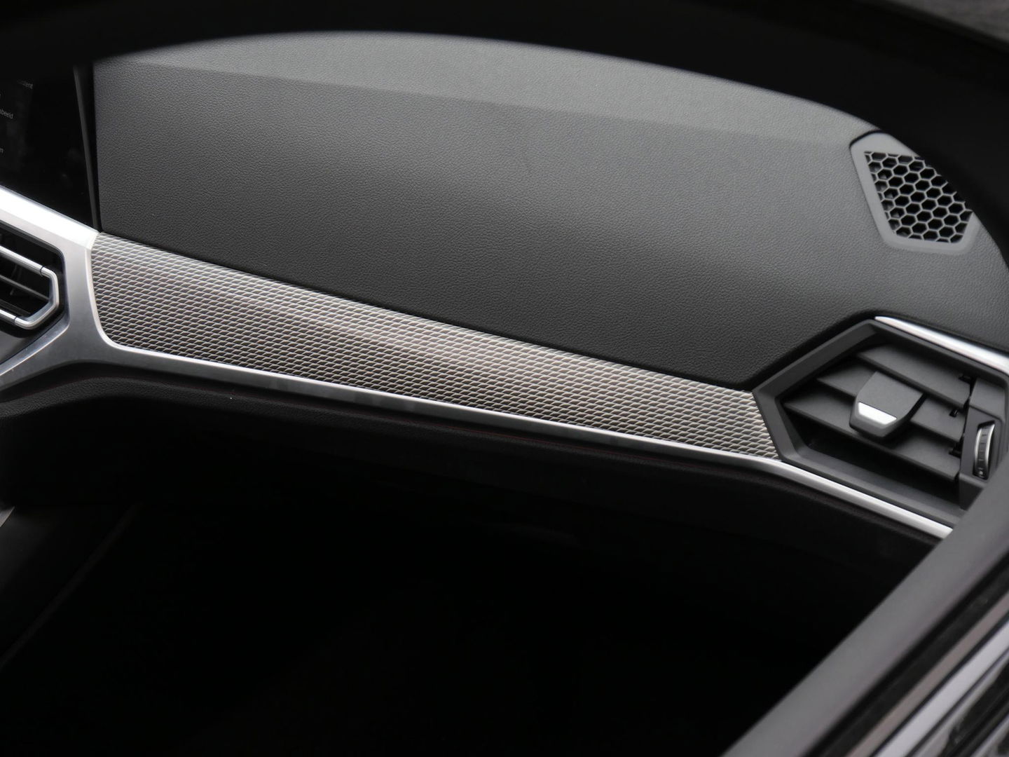 BMW 3 Serie 318i M-SPORT/ SCHUIFDAK/ PARKING PACK/ SHADOW LINE / 19INCH BREEDSET M-SPORT VELGEN