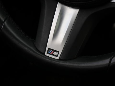 BMW 3 Serie 318i M-SPORT/ SCHUIFDAK/ PARKING PACK/ SHADOW LINE / 19INCH BREEDSET M-SPORT VELGEN