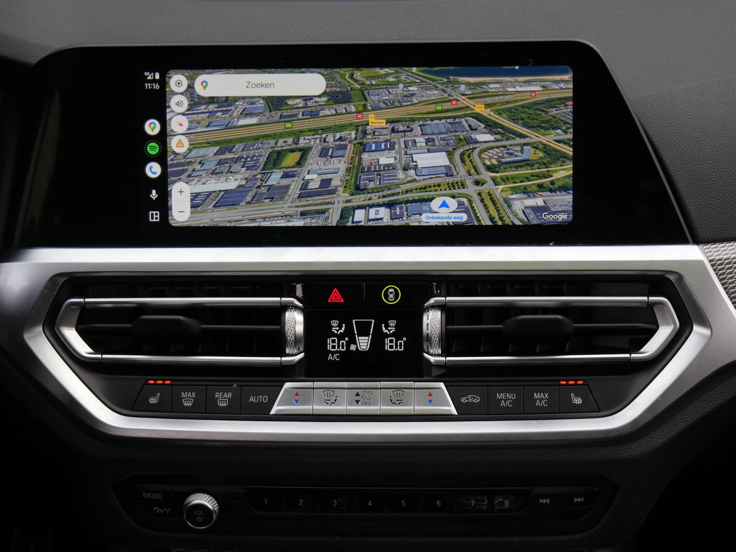 BMW 3 Serie 318i M-SPORT/ SCHUIFDAK/ PARKING PACK/ SHADOW LINE / 19INCH BREEDSET M-SPORT VELGEN