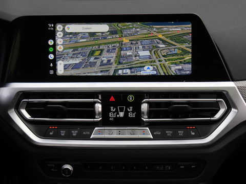 BMW 3 Serie 318i M-SPORT/ SCHUIFDAK/ PARKING PACK/ SHADOW LINE / 19INCH BREEDSET M-SPORT VELGEN