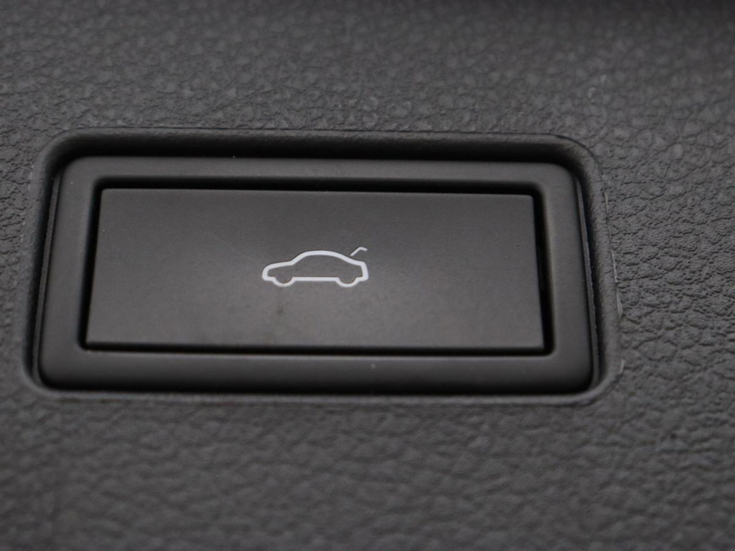 Volkswagen Passat 1.4 TSI PHEV GTE | Trekhaak | Stoelverwarming | Massage | Camera | Carplay | Adaptive cruise | Side Assist | Matrix LED | Navigatie | Parkeerhulp | Plug In