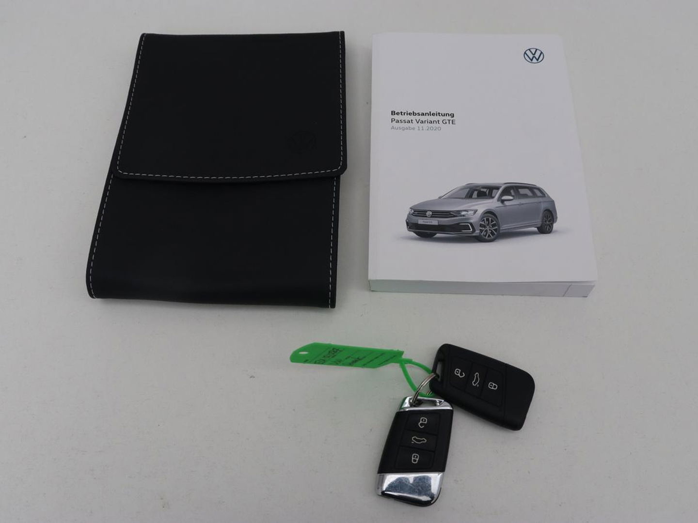 Volkswagen Passat 1.4 TSI PHEV GTE | Trekhaak | Stoelverwarming | Massage | Camera | Carplay | Adaptive cruise | Side Assist | Matrix LED | Navigatie | Parkeerhulp | Plug In