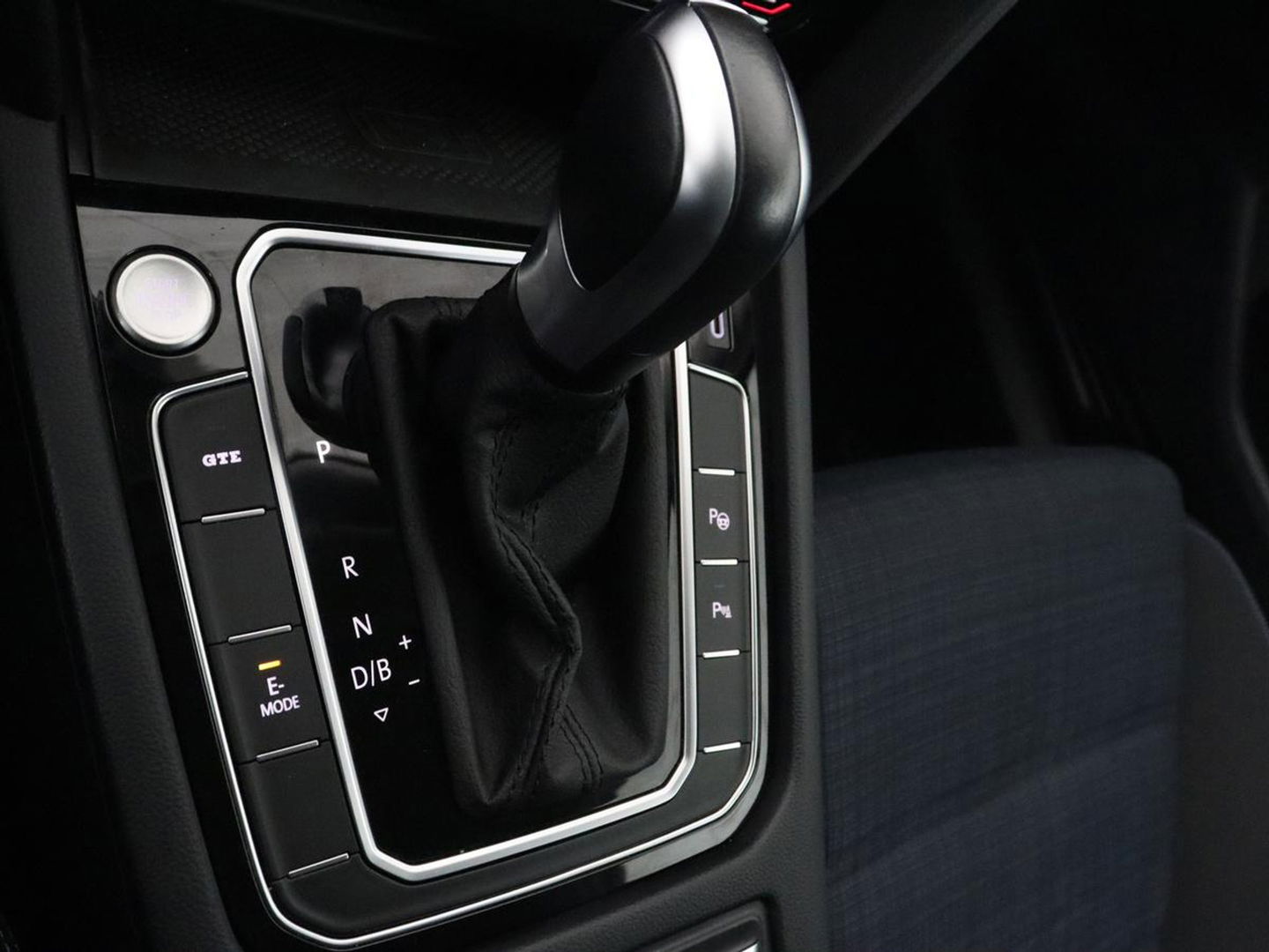 Volkswagen Passat 1.4 TSI PHEV GTE | Trekhaak | Stoelverwarming | Massage | Camera | Carplay | Adaptive cruise | Side Assist | Matrix LED | Navigatie | Parkeerhulp | Plug In