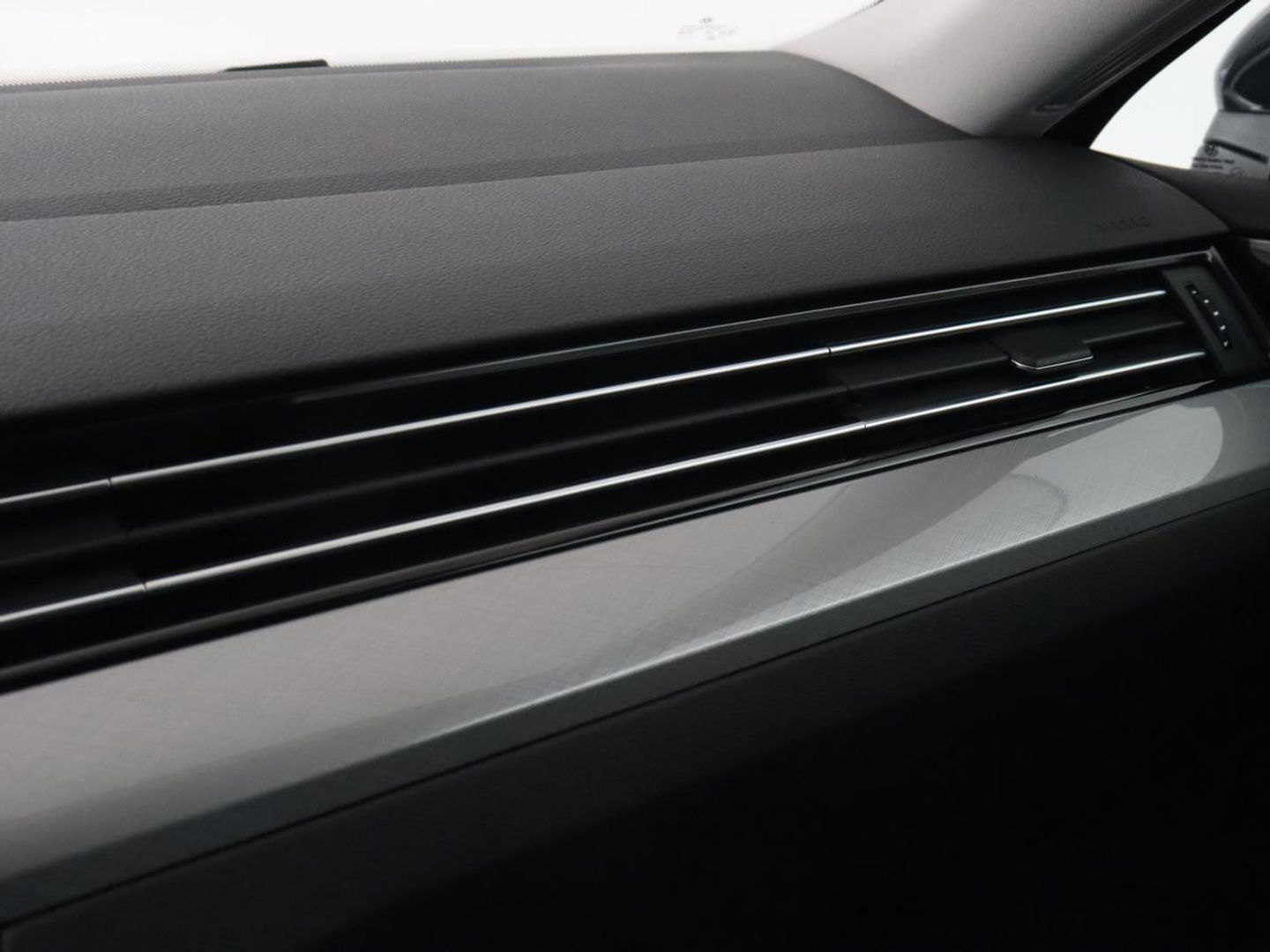 Volkswagen Passat 1.4 TSI PHEV GTE | Trekhaak | Stoelverwarming | Massage | Camera | Carplay | Adaptive cruise | Side Assist | Matrix LED | Navigatie | Parkeerhulp | Plug In