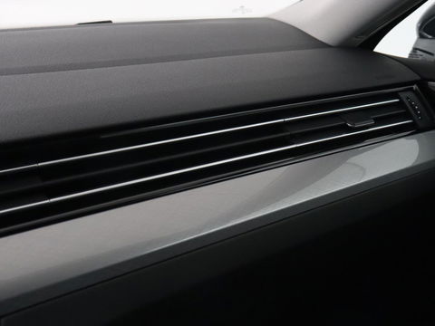 Volkswagen Passat 1.4 TSI PHEV GTE | Trekhaak | Stoelverwarming | Massage | Camera | Carplay | Adaptive cruise | Side Assist | Matrix LED | Navigatie | Parkeerhulp | Plug In