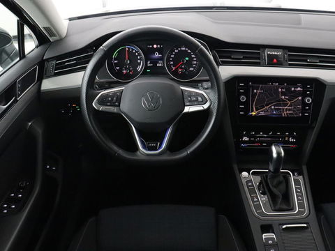 Volkswagen Passat 1.4 TSI PHEV GTE | Trekhaak | Stoelverwarming | Massage | Camera | Carplay | Adaptive cruise | Side Assist | Matrix LED | Navigatie | Parkeerhulp | Plug In