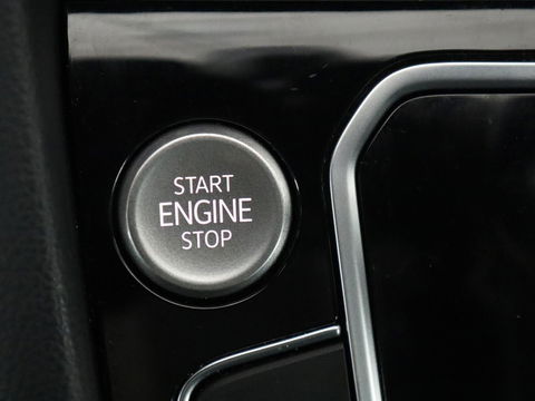 Volkswagen Passat 1.4 TSI PHEV GTE | Trekhaak | Stoelverwarming | Massage | Camera | Carplay | Adaptive cruise | Side Assist | Matrix LED | Navigatie | Parkeerhulp | Plug In