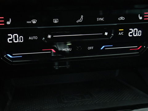 Volkswagen Passat 1.4 TSI PHEV GTE | Trekhaak | Stoelverwarming | Massage | Camera | Carplay | Adaptive cruise | Side Assist | Matrix LED | Navigatie | Parkeerhulp | Plug In