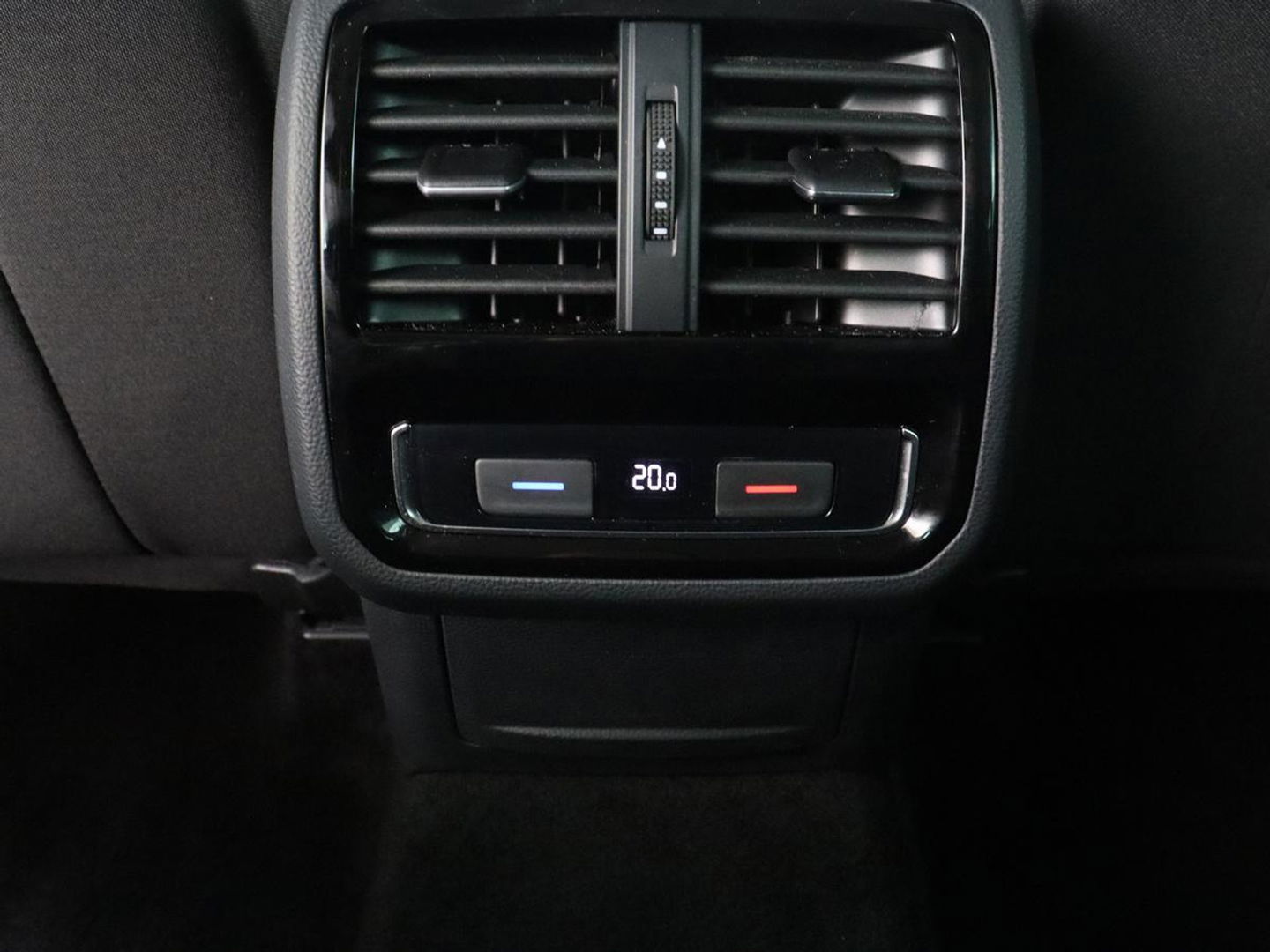 Volkswagen Passat 1.4 TSI PHEV GTE | Trekhaak | Stoelverwarming | Massage | Camera | Carplay | Adaptive cruise | Side Assist | Matrix LED | Navigatie | Parkeerhulp | Plug In