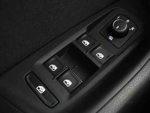 Volkswagen Passat 1.4 TSI PHEV GTE | Trekhaak | Stoelverwarming | Massage | Camera | Carplay | Adaptive cruise | Side Assist | Matrix LED | Navigatie | Parkeerhulp | Plug In