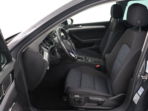 Volkswagen Passat 1.4 TSI PHEV GTE | Trekhaak | Stoelverwarming | Massage | Camera | Carplay | Adaptive cruise | Side Assist | Matrix LED | Navigatie | Parkeerhulp | Plug In