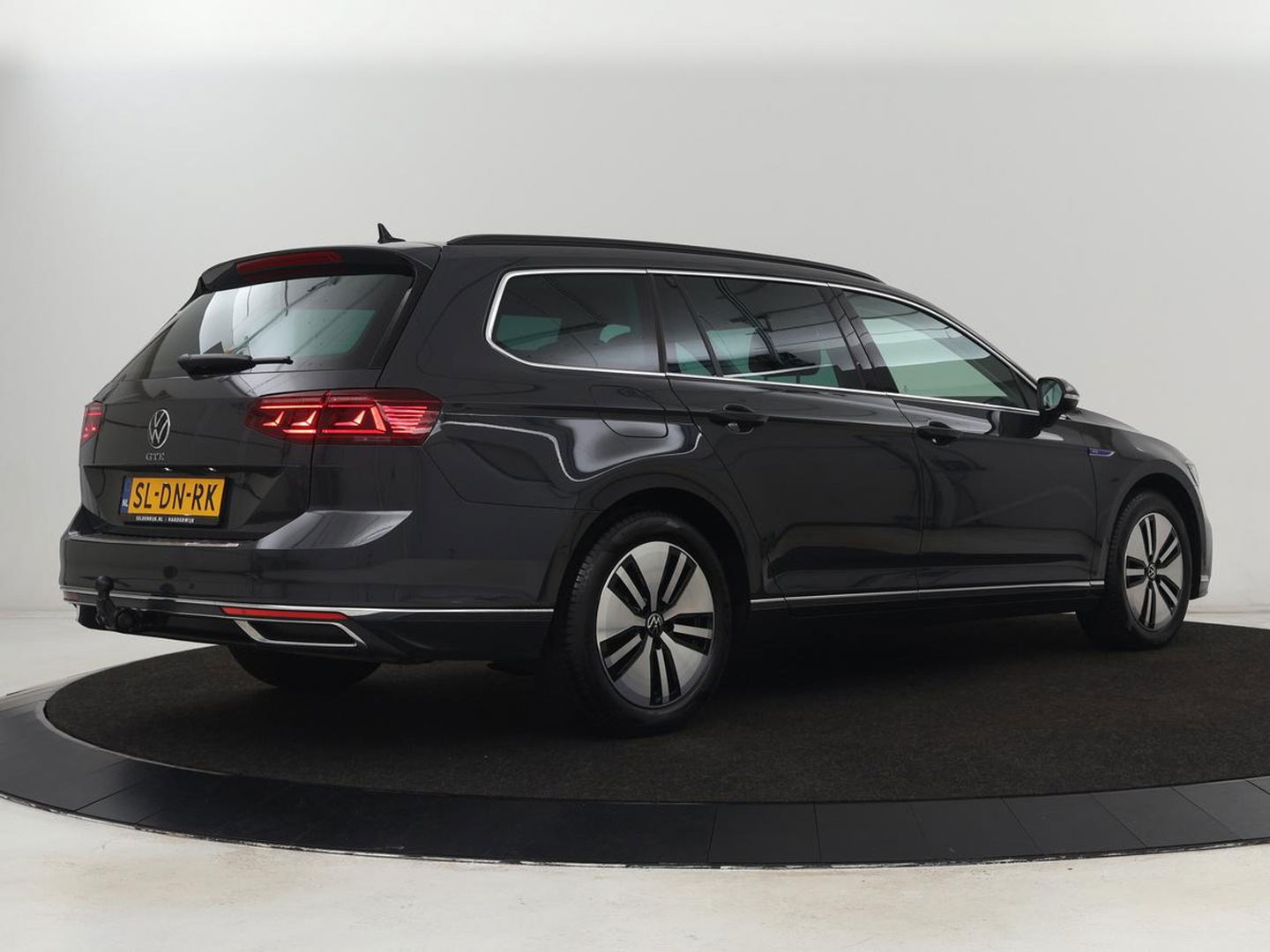 Volkswagen Passat 1.4 TSI PHEV GTE | Trekhaak | Stoelverwarming | Massage | Camera | Carplay | Adaptive cruise | Side Assist | Matrix LED | Navigatie | Parkeerhulp | Plug In