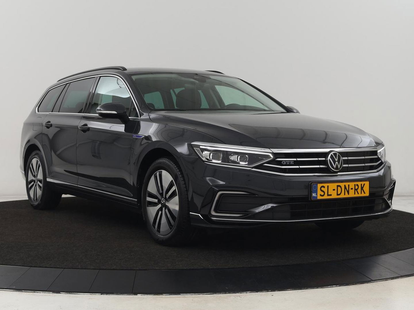 Volkswagen Passat 1.4 TSI PHEV GTE | Trekhaak | Stoelverwarming | Massage | Camera | Carplay | Adaptive cruise | Side Assist | Matrix LED | Navigatie | Parkeerhulp | Plug In