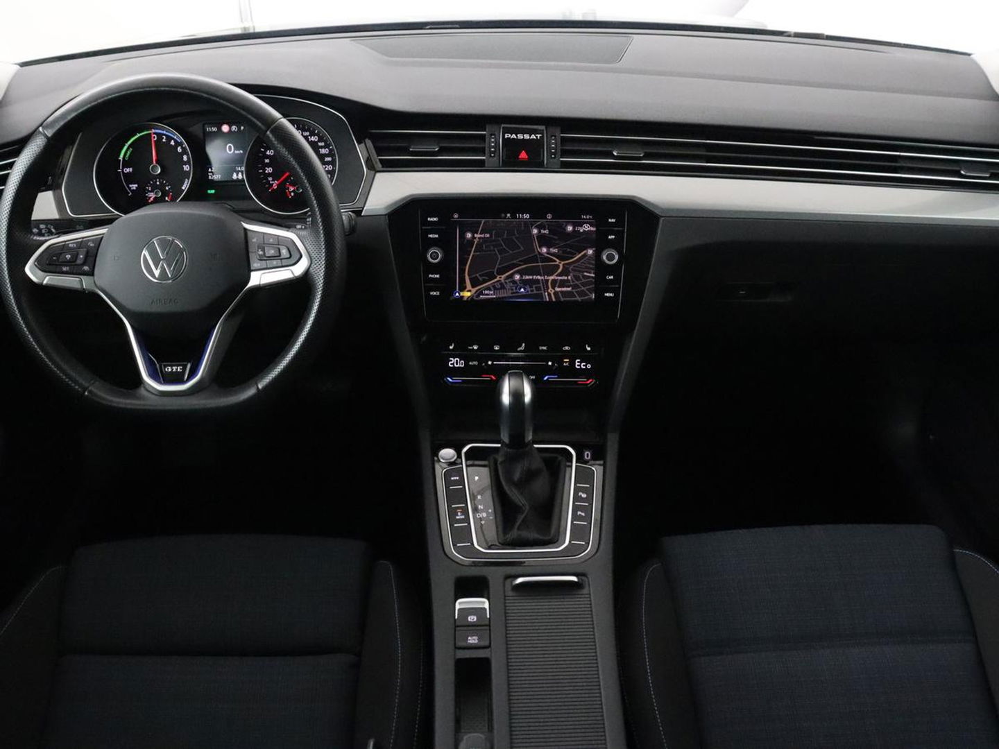 Volkswagen Passat 1.4 TSI PHEV GTE | Trekhaak | Stoelverwarming | Massage | Camera | Carplay | Adaptive cruise | Side Assist | Matrix LED | Navigatie | Parkeerhulp | Plug In