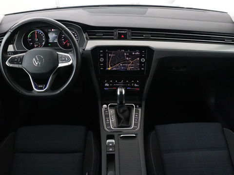 Volkswagen Passat 1.4 TSI PHEV GTE | Trekhaak | Stoelverwarming | Massage | Camera | Carplay | Adaptive cruise | Side Assist | Matrix LED | Navigatie | Parkeerhulp | Plug In