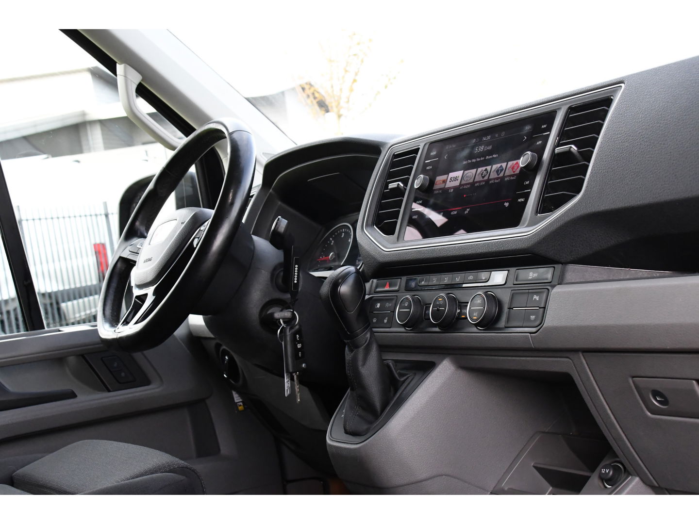 MAN TGE 35 2.0 L3H3 Black Edition Adaptieve Cruise, Camera, Carplay, LED, Clima, Stoelverwarming, 2 x Schuifdeur, Trekhaak, Sensoren, Uniek!