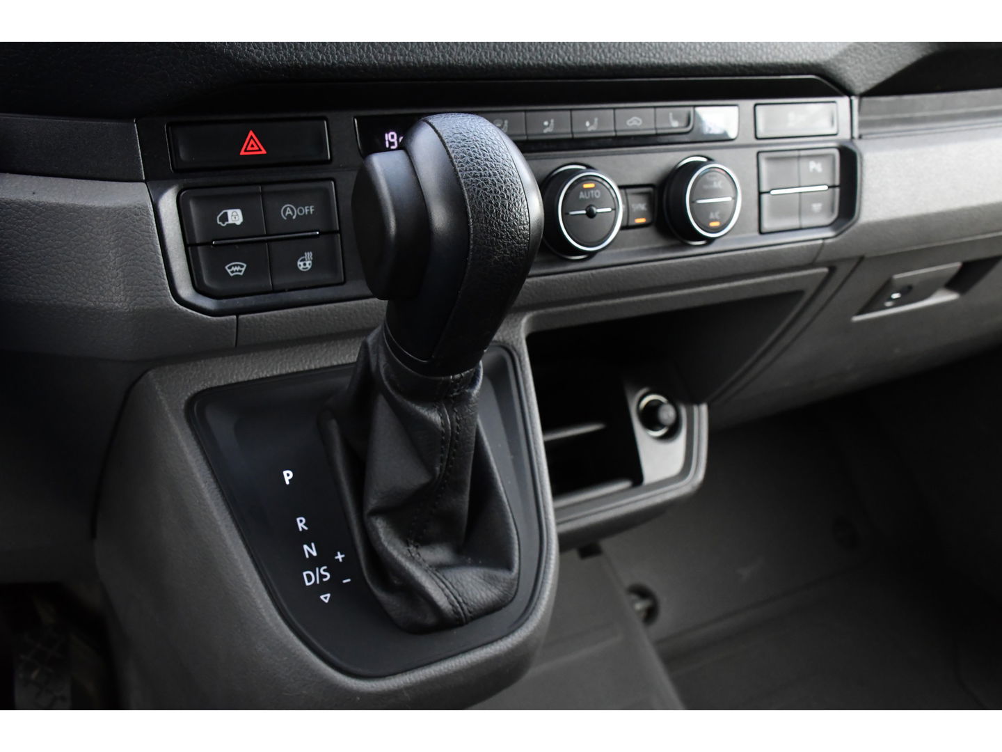 MAN TGE 35 2.0 L3H3 Black Edition Adaptieve Cruise, Camera, Carplay, LED, Clima, Stoelverwarming, 2 x Schuifdeur, Trekhaak, Sensoren, Uniek!