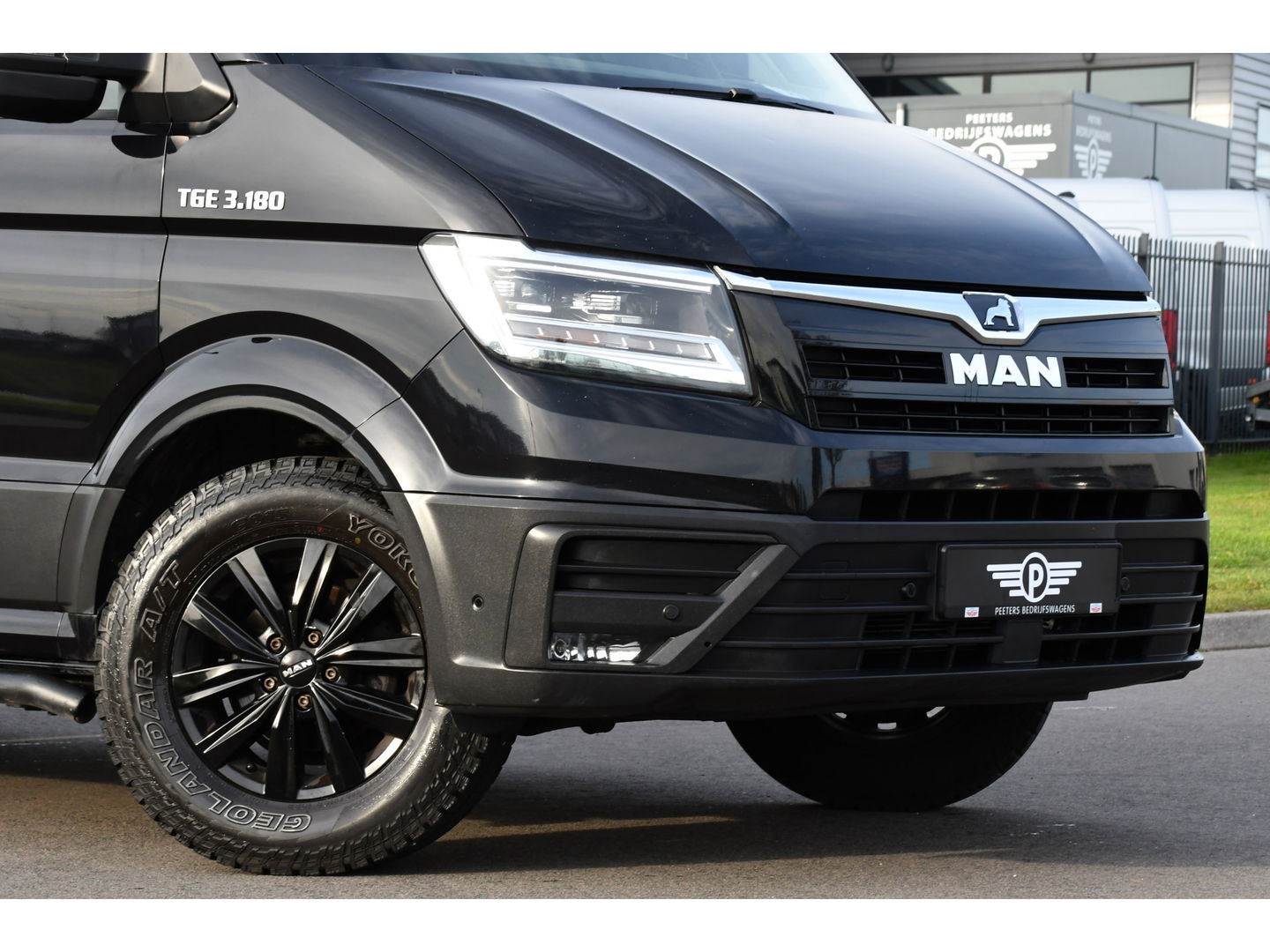 MAN TGE 35 2.0 L3H3 Black Edition Adaptieve Cruise, Camera, Carplay, LED, Clima, Stoelverwarming, 2 x Schuifdeur, Trekhaak, Sensoren, Uniek!