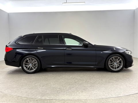 BMW 5 Serie 520i High Executive M-Sport | Pano | Sfeerverl. | Trekh. | Camera | Carplay | Cruise | Stoelverw.