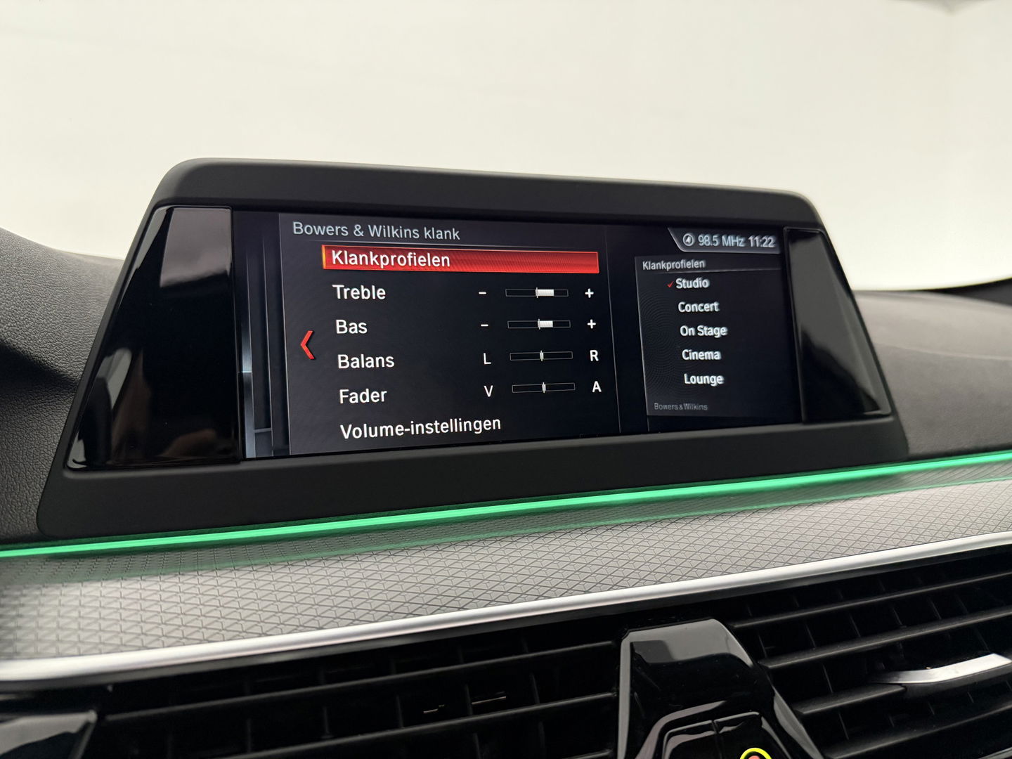 BMW 5 Serie 520i High Executive M-Sport | Pano | Sfeerverl. | Trekh. | Camera | Carplay | Cruise | Stoelverw.