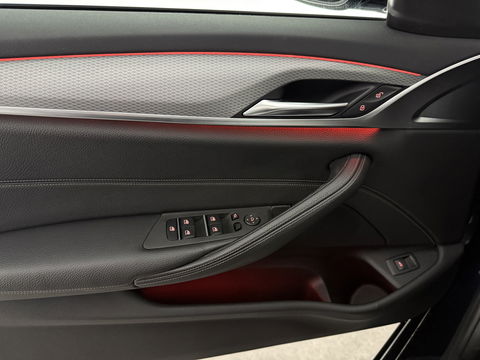 BMW 5 Serie 520i High Executive M-Sport | Pano | Sfeerverl. | Trekh. | Camera | Carplay | Cruise | Stoelverw.