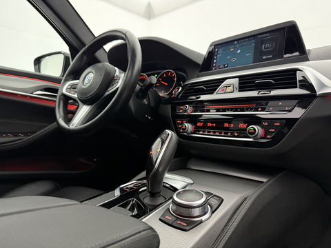 BMW 5 Serie 520i High Executive M-Sport | Pano | Sfeerverl. | Trekh. | Camera | Carplay | Cruise | Stoelverw.