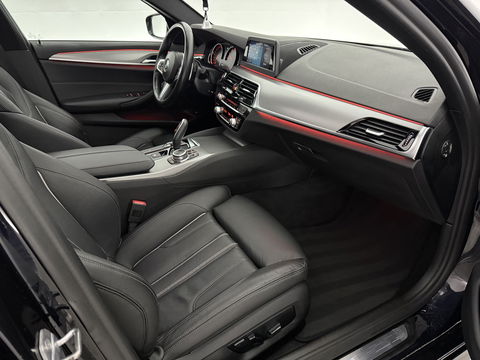BMW 5 Serie 520i High Executive M-Sport | Pano | Sfeerverl. | Trekh. | Camera | Carplay | Cruise | Stoelverw.