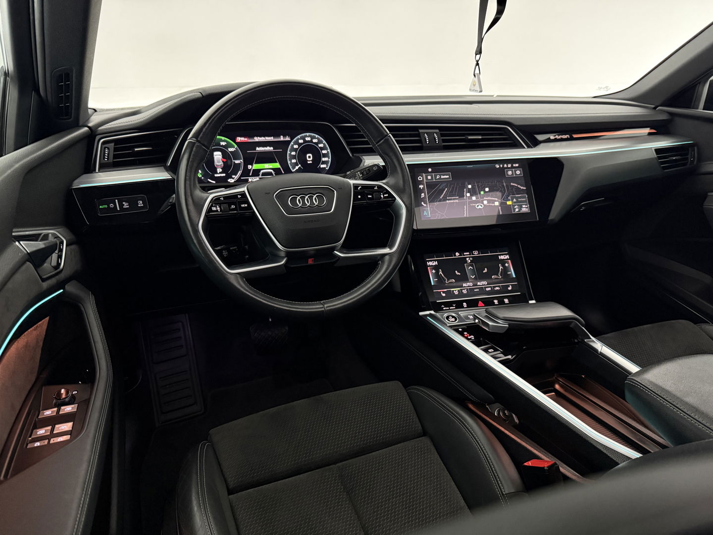 Audi e-tron 50 quattro S-Line 71 kWh | SOH: 93% | Snelladen | Pano | B&O | Sfeerverl. | Virtual | Memory | Camera | Carplay | Adaptive Cruise | NAP