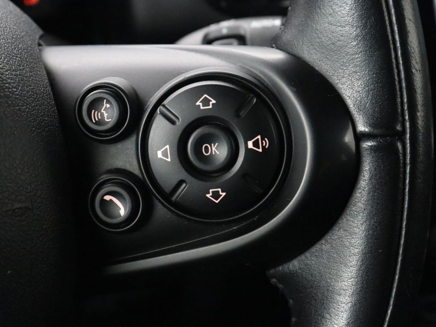 MINI Countryman 1.5 One Business Edition | Leder | Stoelverwarming | Carplay | Navigatie | Full LED | Keyless | Parkeerhulp | Climate control | Cruise control