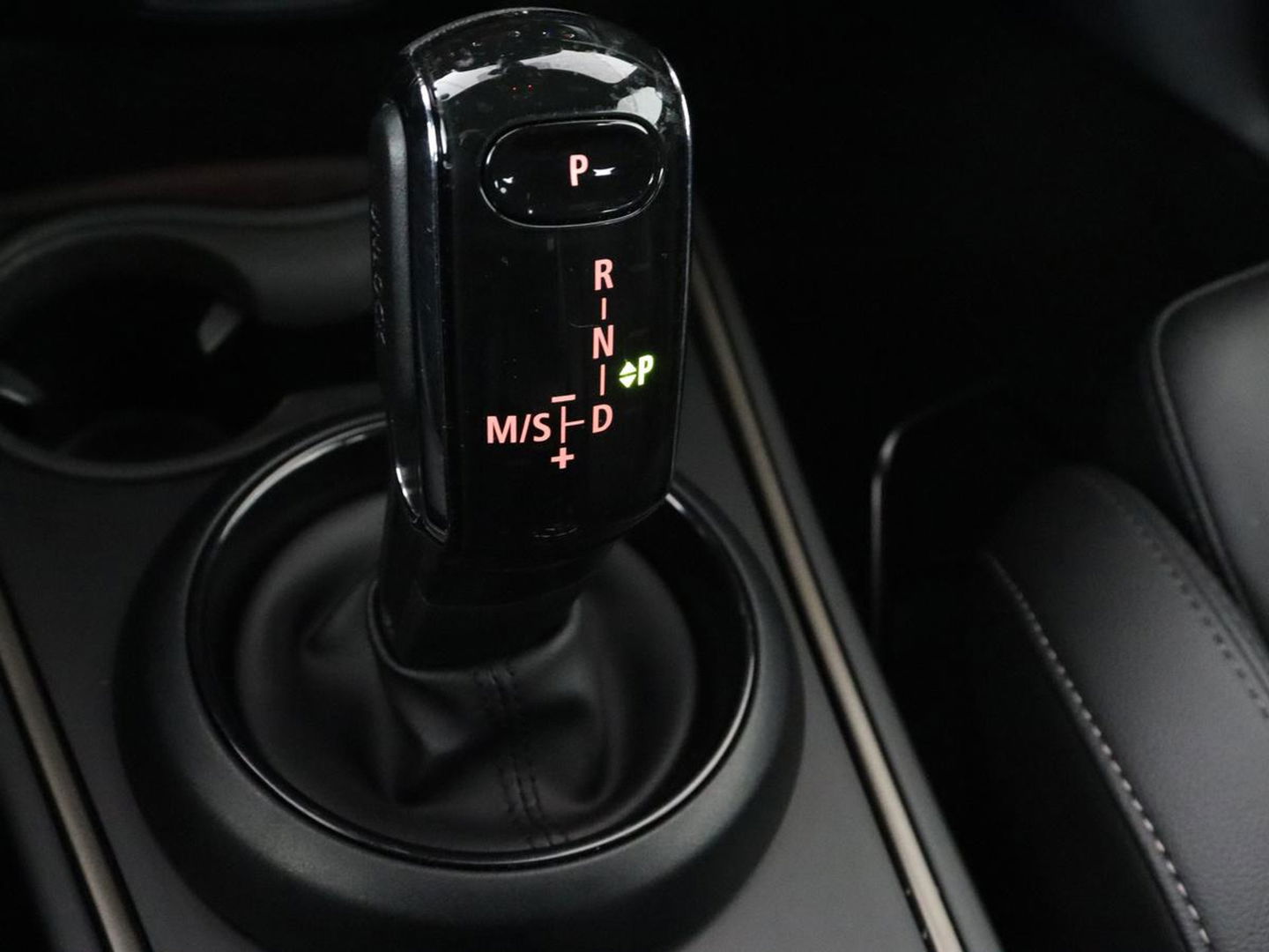 MINI Countryman 1.5 One Business Edition | Leder | Stoelverwarming | Carplay | Navigatie | Full LED | Keyless | Parkeerhulp | Climate control | Cruise control