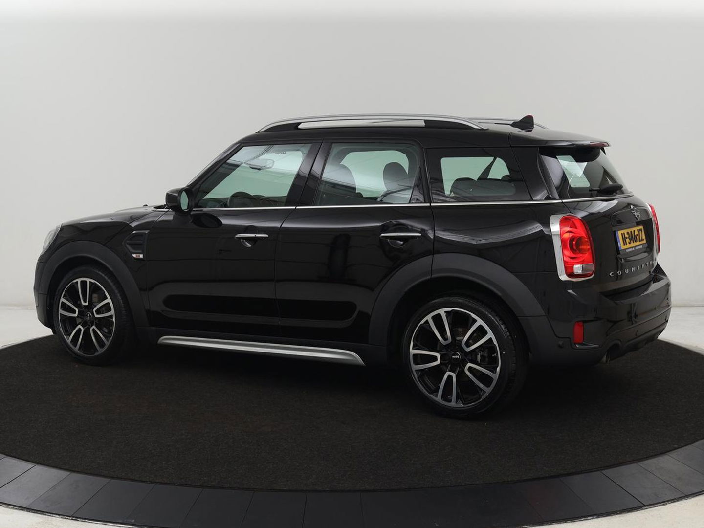 MINI Countryman 1.5 One Business Edition | Leder | Stoelverwarming | Carplay | Navigatie | Full LED | Keyless | Parkeerhulp | Climate control | Cruise control