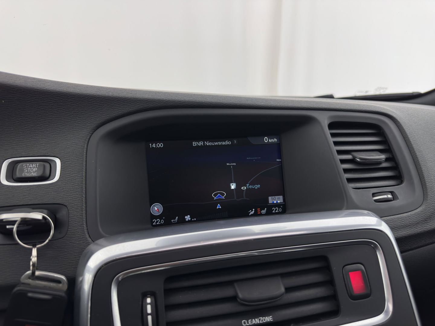 Volvo V60 2.4 D5 Twin Engine Special Edition Aut. *PANO | FULL-LEATHER | XENON | BLIS | MEMORY-PACK | NAVI-FULLMAP | HEATED-COMFORTSEATS | CAMERA | NAVI-FULLMAP | 18''ALU | TOWBAR*