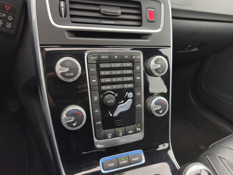 Volvo V60 2.4 D5 Twin Engine Special Edition Aut. *PANO | FULL-LEATHER | XENON | BLIS | MEMORY-PACK | NAVI-FULLMAP | HEATED-COMFORTSEATS | CAMERA | NAVI-FULLMAP | 18''ALU | TOWBAR*