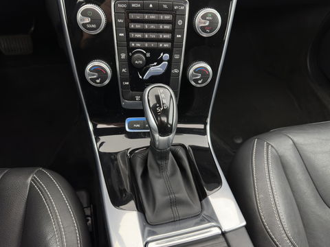 Volvo V60 2.4 D5 Twin Engine Special Edition Aut. *PANO | FULL-LEATHER | XENON | BLIS | MEMORY-PACK | NAVI-FULLMAP | HEATED-COMFORTSEATS | CAMERA | NAVI-FULLMAP | 18''ALU | TOWBAR*