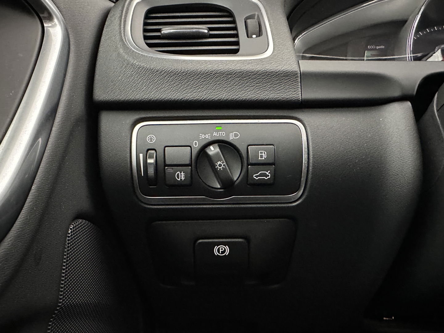 Volvo V60 2.4 D5 Twin Engine Special Edition Aut. *PANO | FULL-LEATHER | XENON | BLIS | MEMORY-PACK | NAVI-FULLMAP | HEATED-COMFORTSEATS | CAMERA | NAVI-FULLMAP | 18''ALU | TOWBAR*