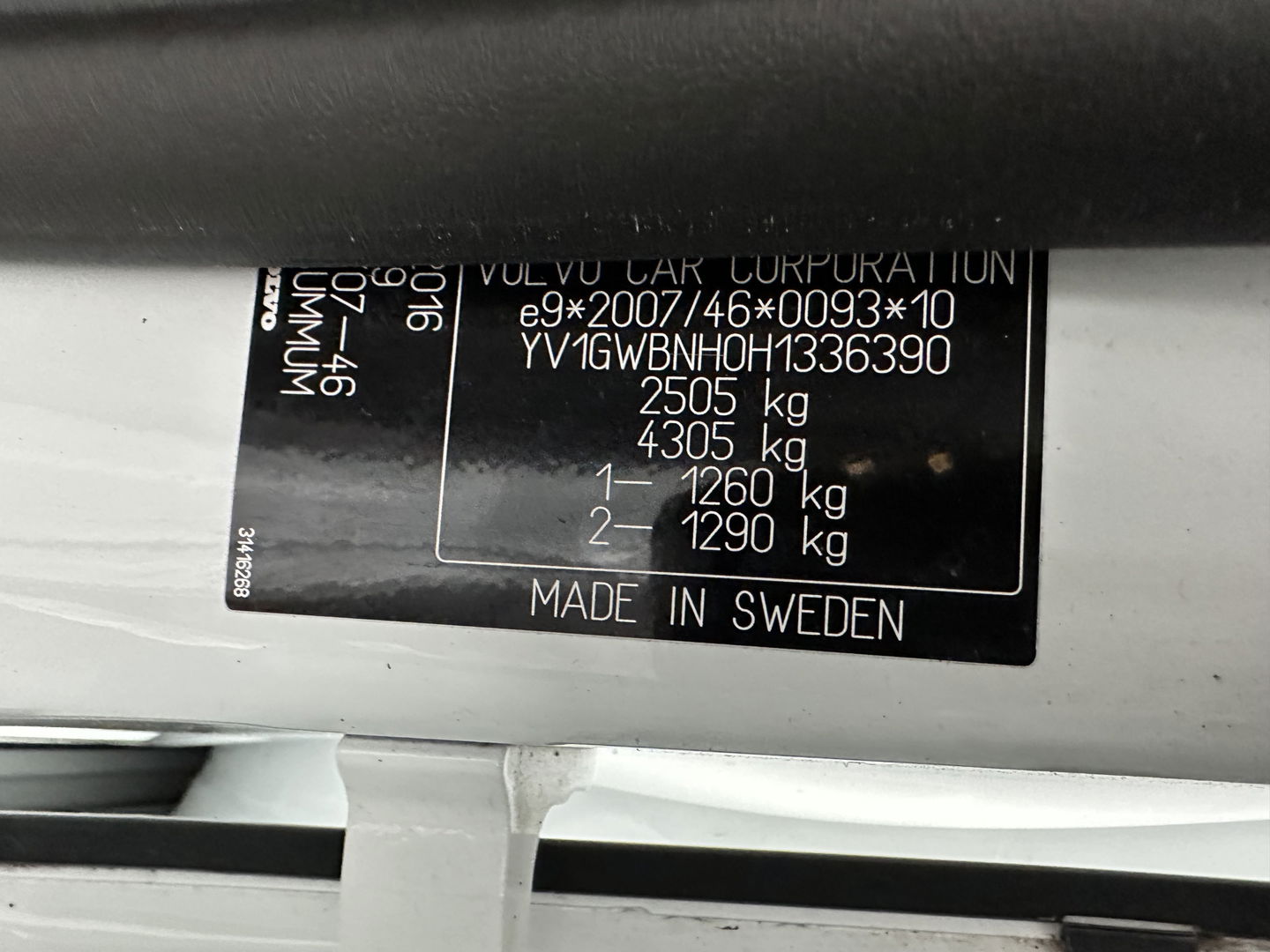 Volvo V60 2.4 D5 Twin Engine Special Edition Aut. *PANO | FULL-LEATHER | XENON | BLIS | MEMORY-PACK | NAVI-FULLMAP | HEATED-COMFORTSEATS | CAMERA | NAVI-FULLMAP | 18''ALU | TOWBAR*