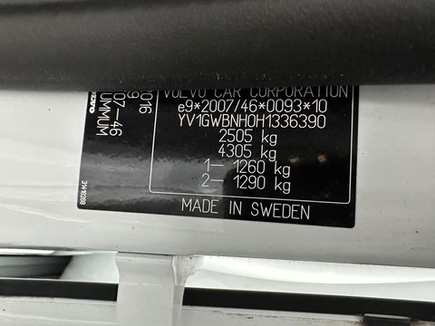 Volvo V60 2.4 D5 Twin Engine Special Edition Aut. *PANO | FULL-LEATHER | XENON | BLIS | MEMORY-PACK | NAVI-FULLMAP | HEATED-COMFORTSEATS | CAMERA | NAVI-FULLMAP | 18''ALU | TOWBAR*