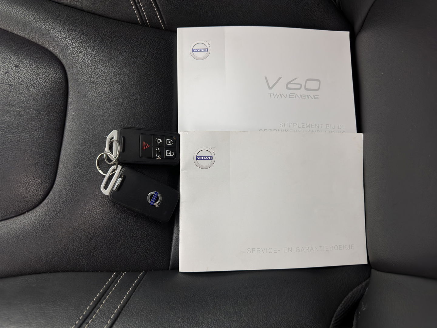 Volvo V60 2.4 D5 Twin Engine Special Edition Aut. *PANO | FULL-LEATHER | XENON | BLIS | MEMORY-PACK | NAVI-FULLMAP | HEATED-COMFORTSEATS | CAMERA | NAVI-FULLMAP | 18''ALU | TOWBAR*
