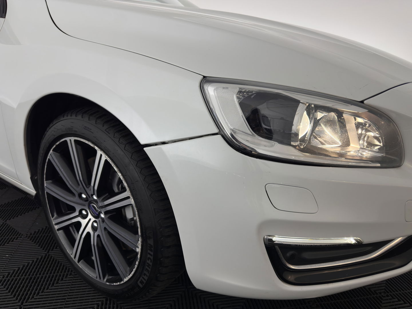 Volvo V60 2.4 D5 Twin Engine Special Edition Aut. *PANO | FULL-LEATHER | XENON | BLIS | MEMORY-PACK | NAVI-FULLMAP | HEATED-COMFORTSEATS | CAMERA | NAVI-FULLMAP | 18''ALU | TOWBAR*