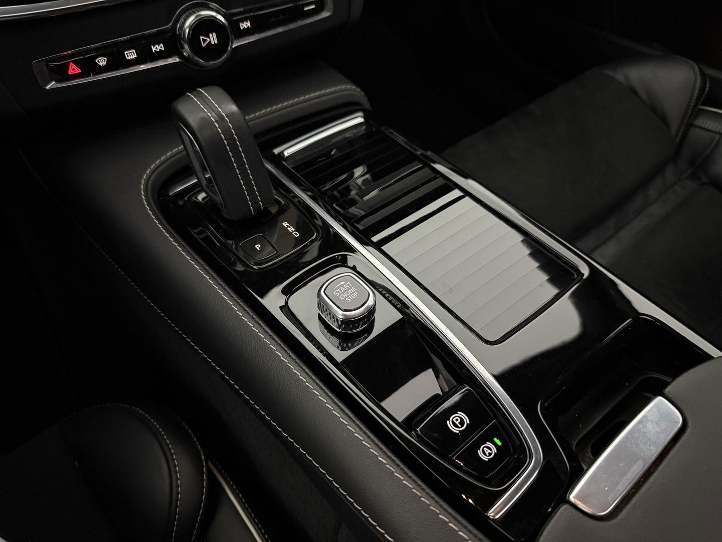 Volvo V90 2.0 T6 AWD 340PK R-Design | Pano | H/K | Virtual | Trekh. | Memory | Stuur/Stoelverw. | Carplay | Camera | Keyless | NAP