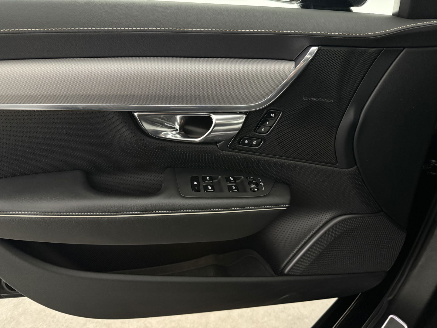 Volvo V90 2.0 T6 AWD 340PK R-Design | Pano | H/K | Virtual | Trekh. | Memory | Stuur/Stoelverw. | Carplay | Camera | Keyless | NAP