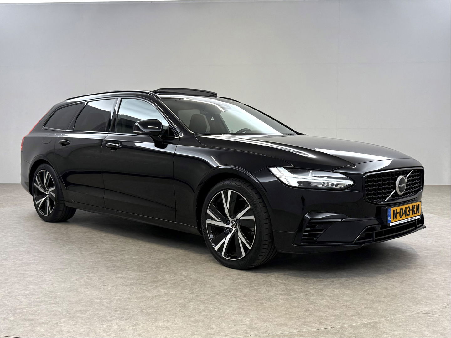 Volvo V90 2.0 T6 AWD 340PK R-Design | SOH 91% | Pano | H/K | Virtual | Trekh. | Memory | Stuur/Stoelverw. | Carplay | Camera | Keyless | NAP