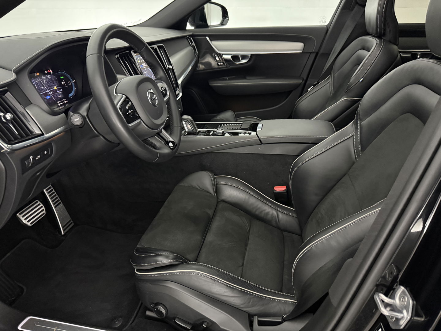 Volvo V90 2.0 T6 AWD 340PK R-Design | Pano | H/K | Virtual | Trekh. | Memory | Stuur/Stoelverw. | Carplay | Camera | Keyless | NAP