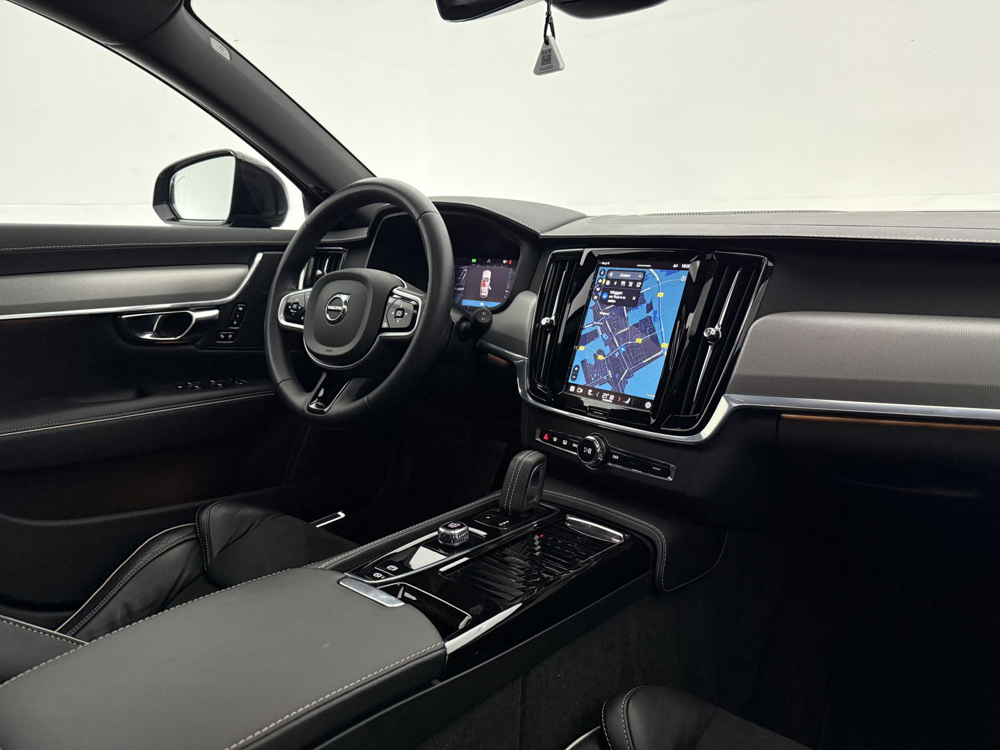 Volvo V90 2.0 T6 AWD 340PK R-Design | Pano | H/K | Virtual | Trekh. | Memory | Stuur/Stoelverw. | Carplay | Camera | Keyless | NAP