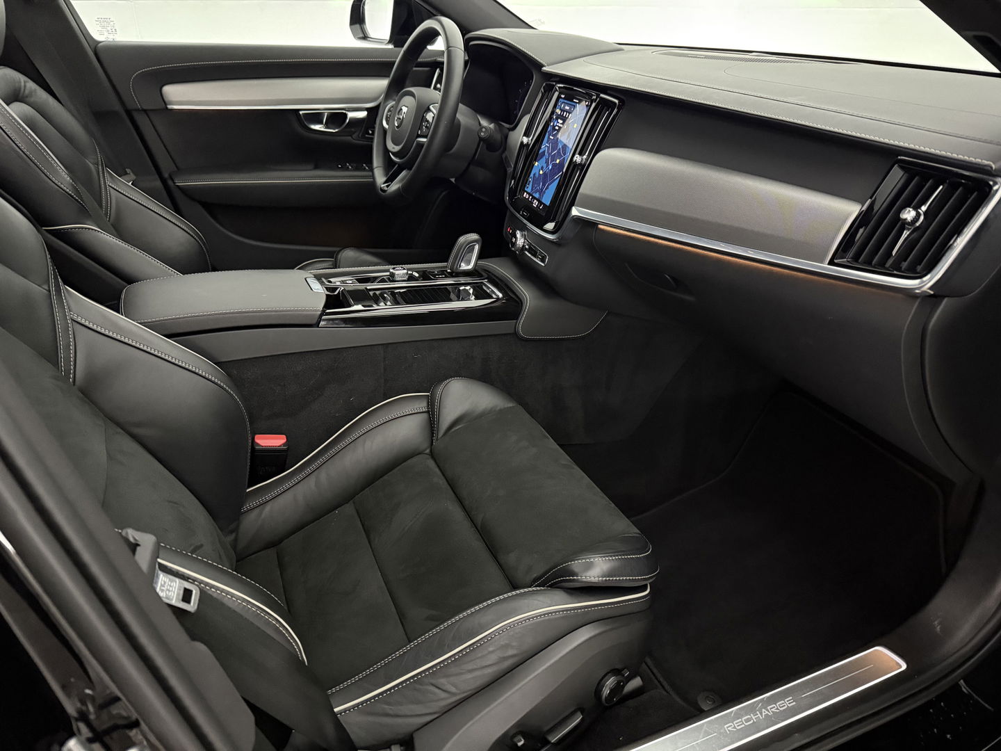 Volvo V90 2.0 T6 AWD 340PK R-Design | Pano | H/K | Virtual | Trekh. | Memory | Stuur/Stoelverw. | Carplay | Camera | Keyless | NAP