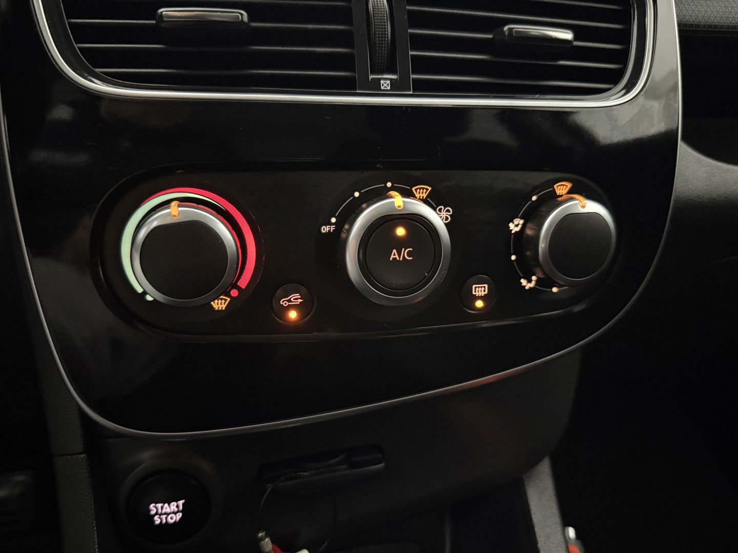 Renault Clio 0.9 TCe Limited | Airco | Cruise | Carplay | Navigatie | Keyless | Parkeersens. | NAP